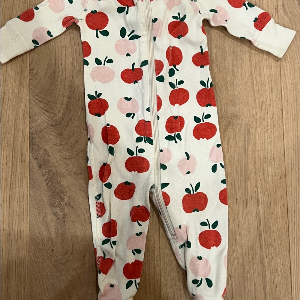 Hanna Andersson footed pajamas 0-3 months - Picture 3 of 4